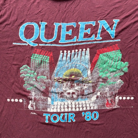 Daydreamer Queen Short Sleeve Band Tee Maroon Small - Picture 2 of 7